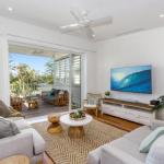 KINGY BEACH HOUSE At 162 - Tourism Townsville 0