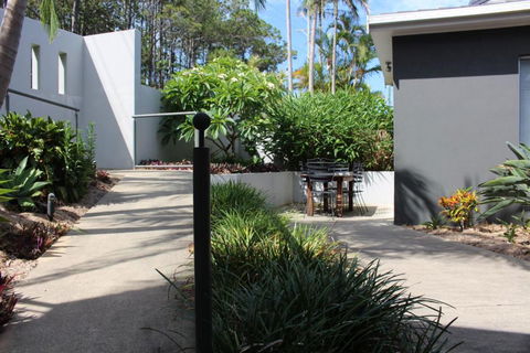 Zaffiro Beach House - Tourism Townsville 3