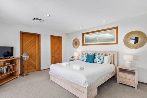 Zaffiro Beach House - Tourism Townsville 2