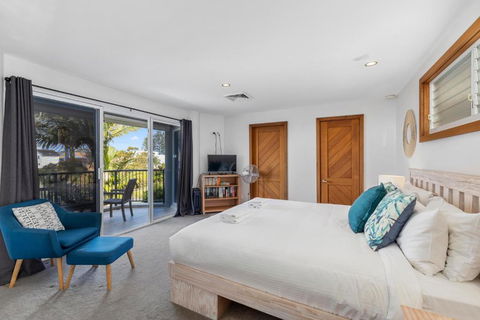 Zaffiro Beach House - Tourism Townsville 1
