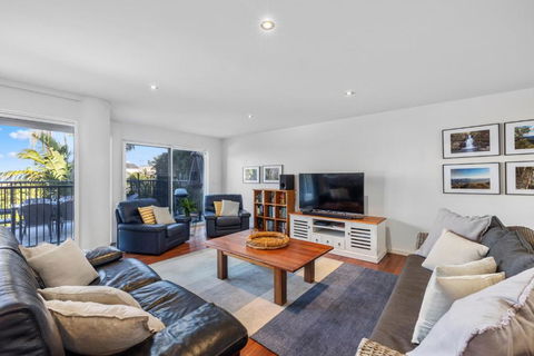 Zaffiro Beach House - Tourism Townsville 6