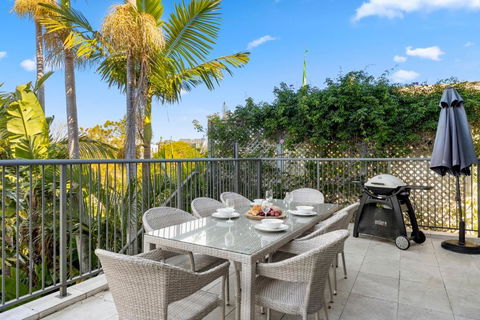 Zaffiro Beach House - Tourism Townsville 5