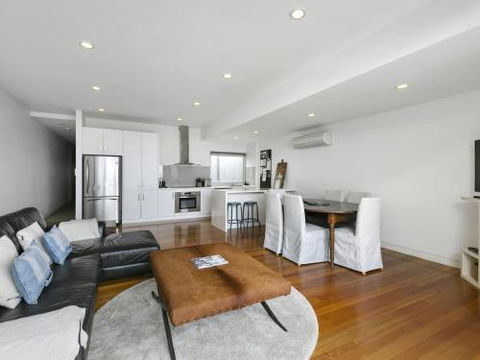 LOUTTIT BAY APARTMENT 2 Main Street With Wifi & Views - Tourism Townsville 1