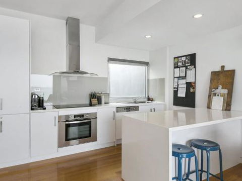 LOUTTIT BAY APARTMENT 2 Main Street With Wifi & Views - Tourism Townsville 0
