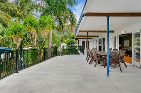 SANTORINIatPALM COVE - Tourism Townsville 1