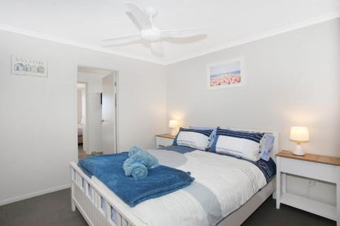 BEACH SHOPS & FABULOUS VACATION HOME! - Tourism Townsville 4