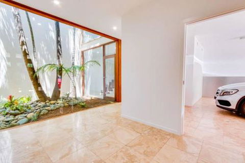 Sapphire Seas Beach House - Tourism Townsville 5