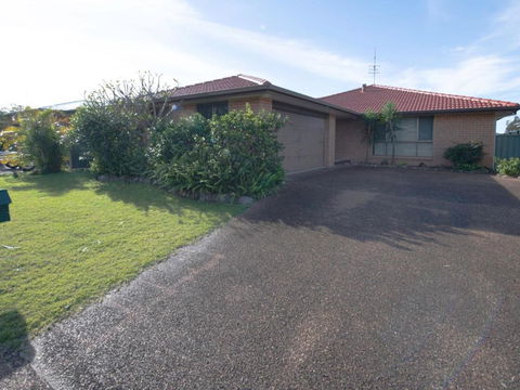 Relaxing Waterfront Property In Quiet Location - Tourism Townsville 3