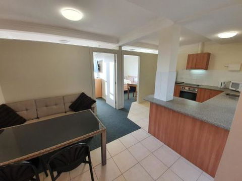 17 Lakeview Plaza - Tourism Townsville 1