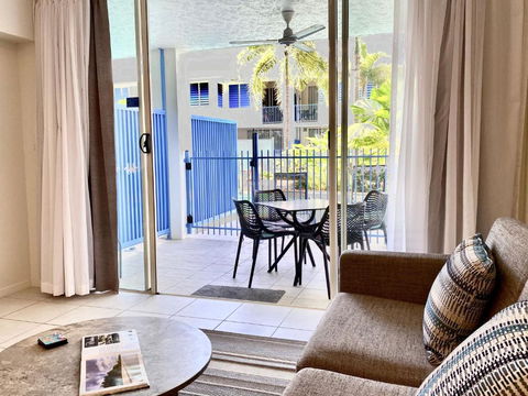 Lagoons Swim Out 2 Bedroom - Tourism Townsville 2