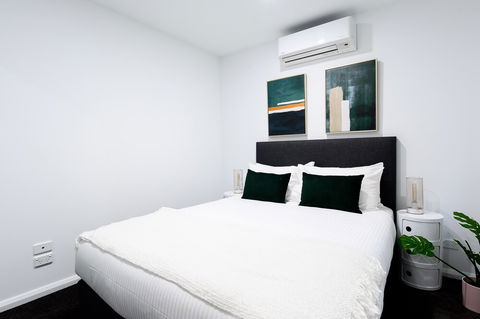 CARLISLE Bright Townhouse In Great Location - Tourism Townsville 3