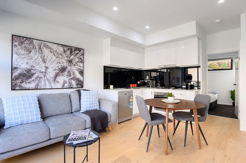 CARLISLE Bright Townhouse In Great Location - Tourism Townsville 2