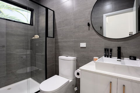 CARLISLE Bright Townhouse In Great Location - Tourism Townsville 1