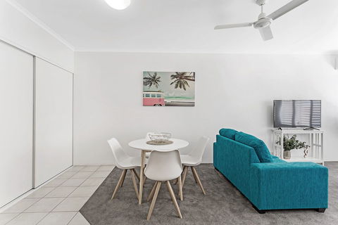 Zenith Unit 7 / 10 Messines Street - Tourism Townsville 5