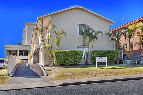 Zenith Unit 7 / 10 Messines Street - Tourism Townsville 0