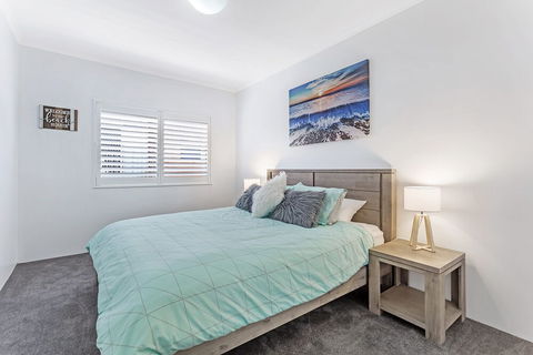 Zenith Unit 7 / 10 Messines Street - Tourism Townsville 6