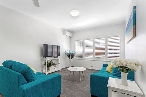 Zenith Unit 7 / 10 Messines Street - Tourism Townsville 3