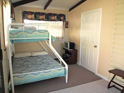 CHAP14C Chapman Cottage - Tourism Townsville 5