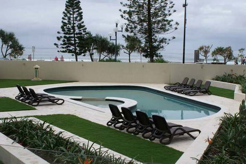 Zenith Ocean Front Apartments - Tourism Townsville 4