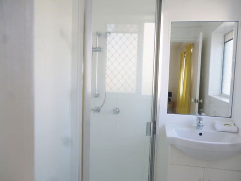 Le Lavandou Holiday Apartments - Tourism Townsville 6