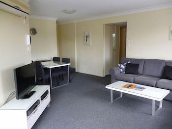Le Lavandou Holiday Apartments - Tourism Townsville 4