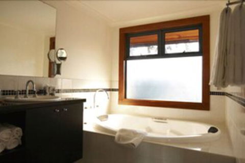 Lazy River Boutique Bed & Breakfast - Tourism Townsville 3