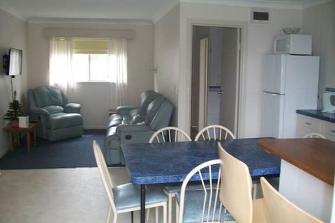 Top Of The Lake Units - Tourism Townsville 4