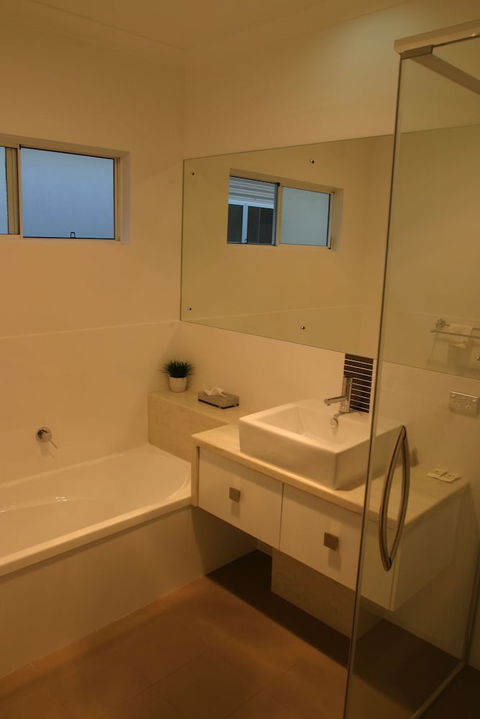 Clearwater Motel Apartments - Tourism Townsville 3