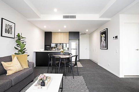CANBERRA CHIC-Hosted By L'Abode - Tourism Townsville 6