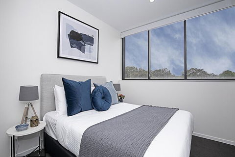 CANBERRA CHIC-Hosted By L'Abode - Tourism Townsville 5