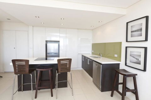 Ebbtide Unit 04 2 6 North Street - Tourism Townsville 3