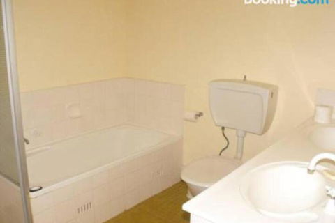 Ebbtide Unit 23 2 6 North St. Forster - Tourism Townsville 5