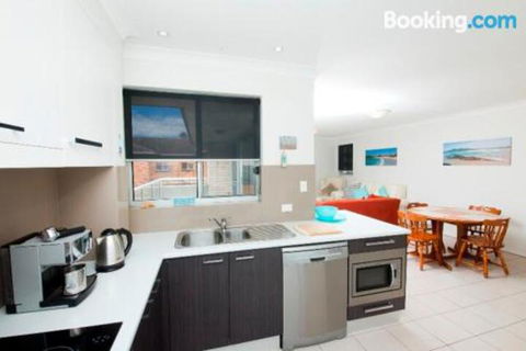El Sandi Unit 11 14 18 North Street - Tourism Townsville 3
