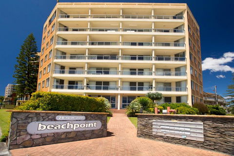 Beachpoint Unit 401 28 North Street - Tourism Townsville 3