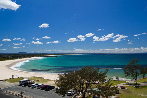 Beachpoint Unit 401 28 North Street - Tourism Townsville 1