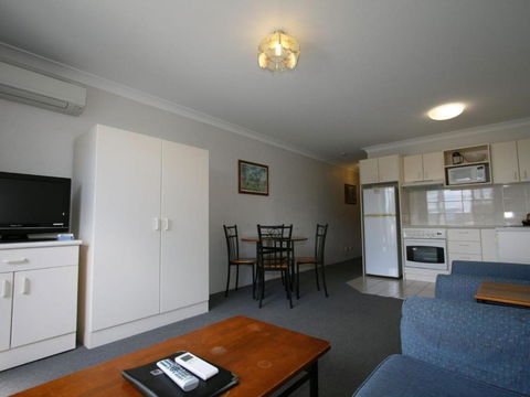 Horizons 417 / 10 Kosciuszko Road - Tourism Townsville 1