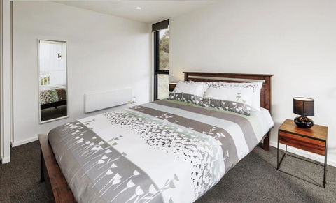 Chilam B Sophisticated Style With Views To The Lake & Mountains - Tourism Townsville 4