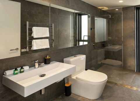 Chilam B Sophisticated Style With Views To The Lake & Mountains - Tourism Townsville 3