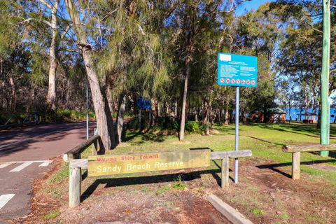 Kalimna Lakeside Living - Tourism Townsville 5