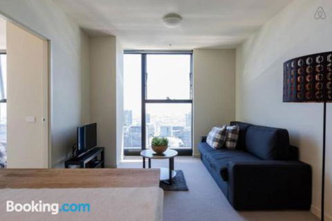 A Cozy CBD Suite With Spectacular City Views - Tourism Townsville 1