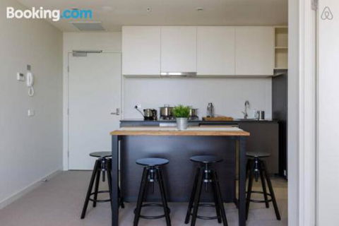 A Cozy CBD Suite With Spectacular City Views - Tourism Townsville 5