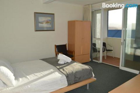 16 Lakeview Plaza - Tourism Townsville 1