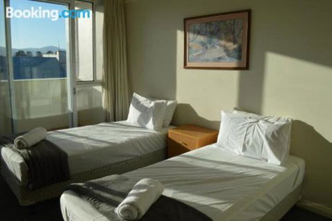 16 Lakeview Plaza - Tourism Townsville 5