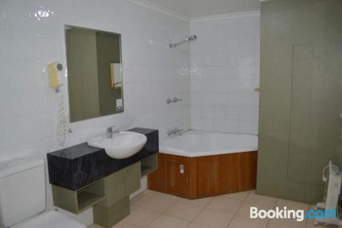 16 Lakeview Plaza - Tourism Townsville 6