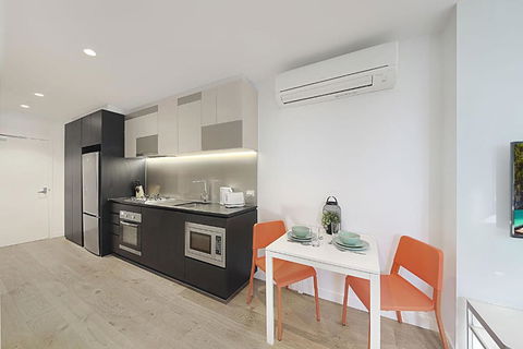 A Bright & Modern CBD Apt Next To Southern Cross - Tourism Townsville 5