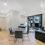 A Cozy & Stylish Suite Near Melbourne Central - Tourism Townsville 0