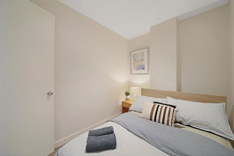 A Comfy & Central 2BR Apt Near Flinders Station - Tourism Townsville 6