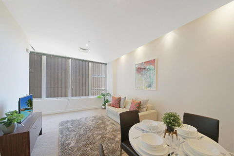 A Comfy & Central 2BR Apt Near Flinders Station - Tourism Townsville 5
