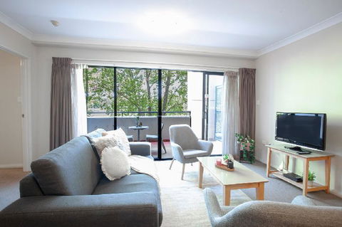 A Comfy 2BR Home Top Location FREE Parking - Tourism Townsville 4