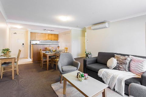 A Comfy 2BR Home Top Location FREE Parking - Tourism Townsville 3
